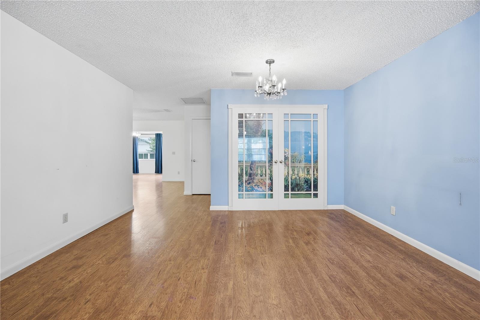 CIRCLE SQUARE WOODS - Residential
