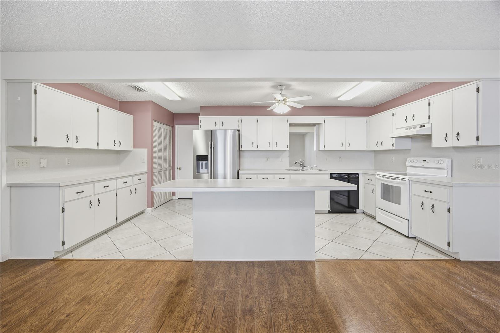 CIRCLE SQUARE WOODS - Residential