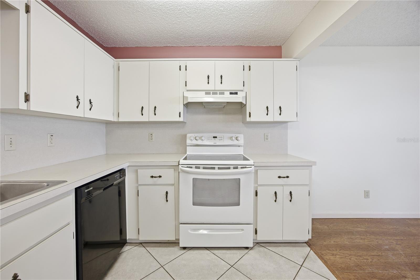 CIRCLE SQUARE WOODS - Residential