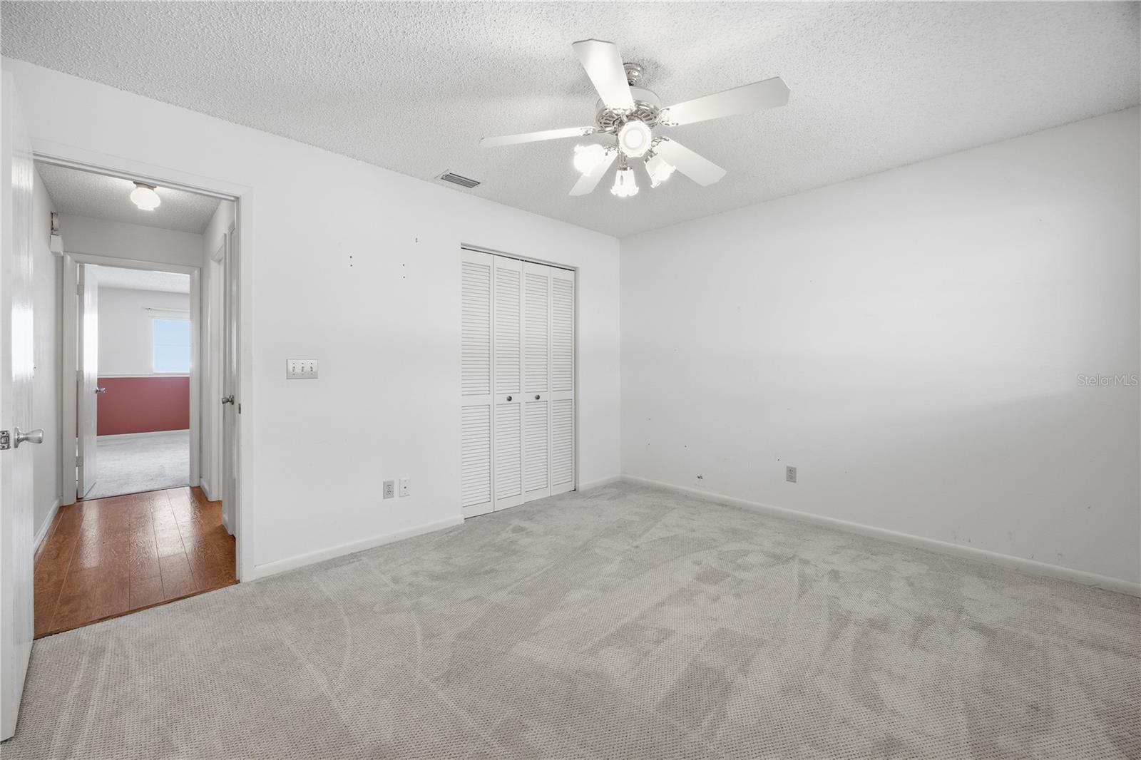 CIRCLE SQUARE WOODS - Residential