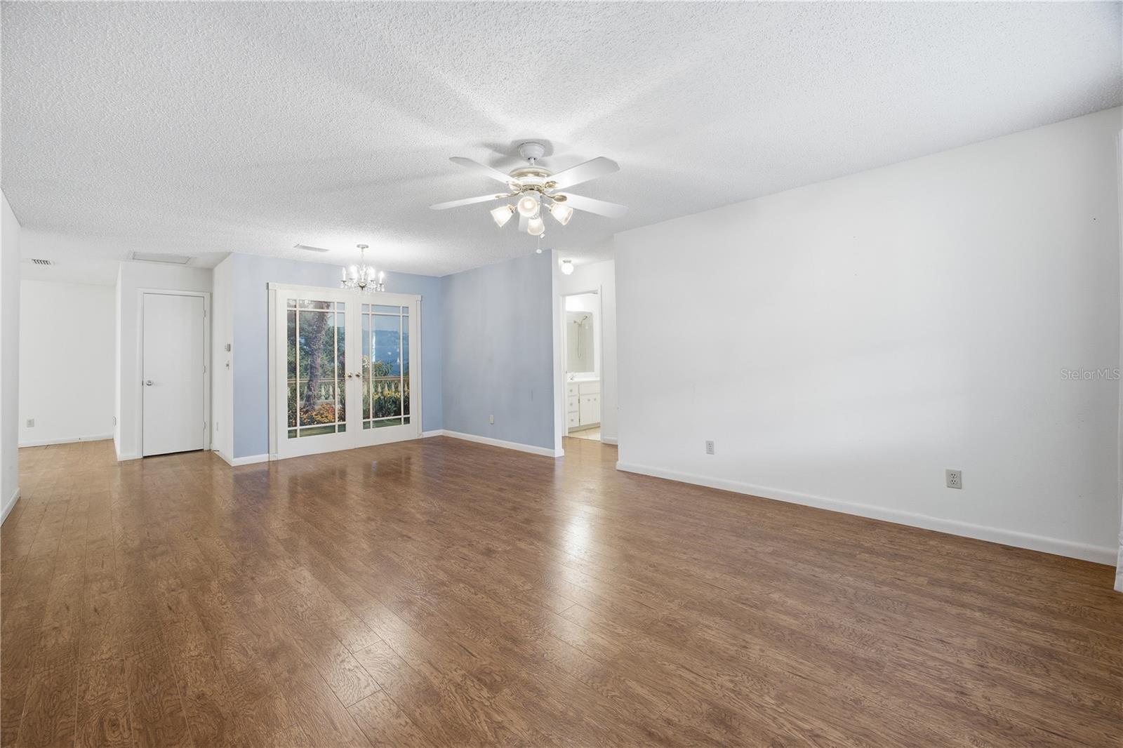CIRCLE SQUARE WOODS - Residential
