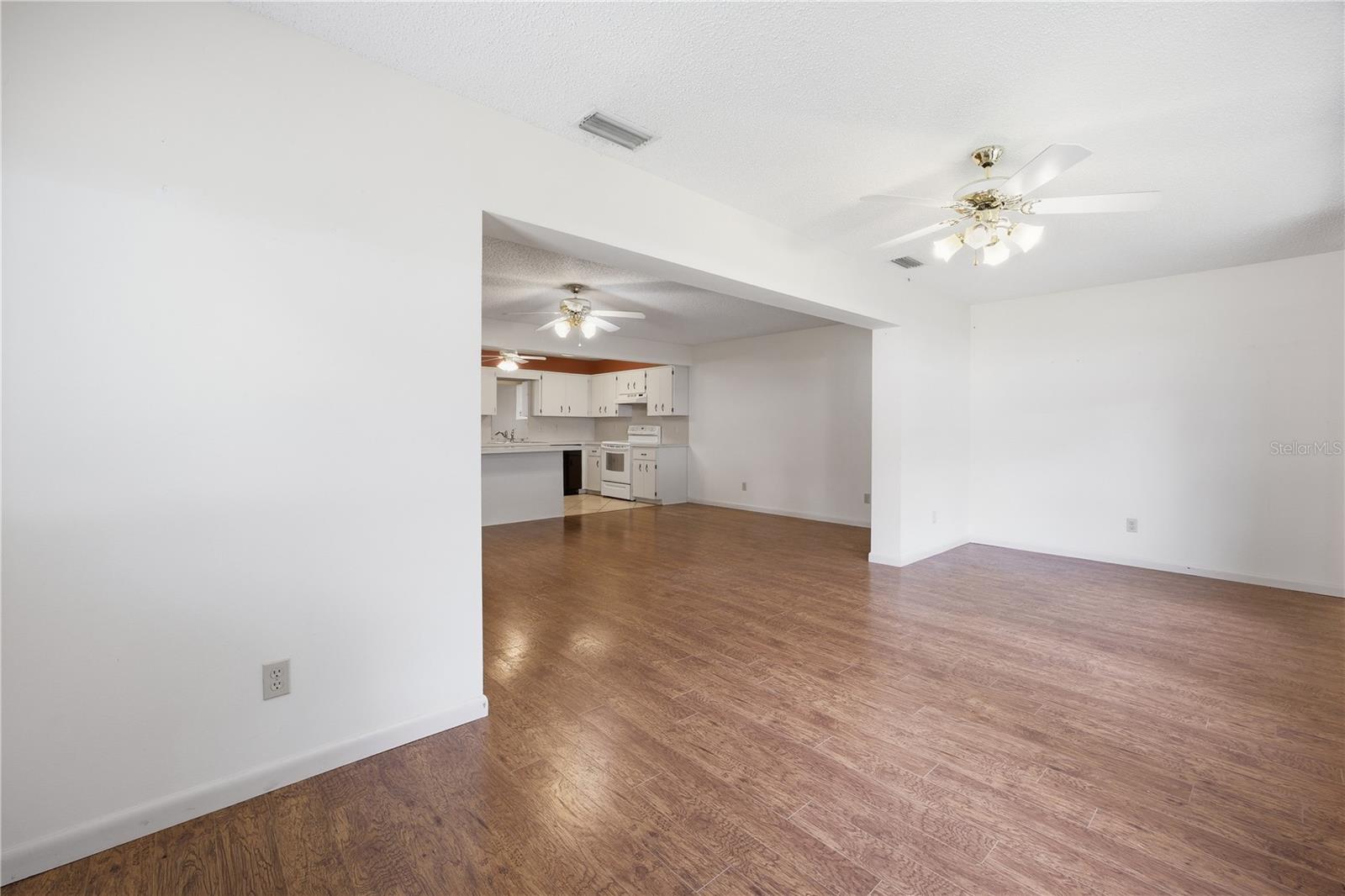 CIRCLE SQUARE WOODS - Residential