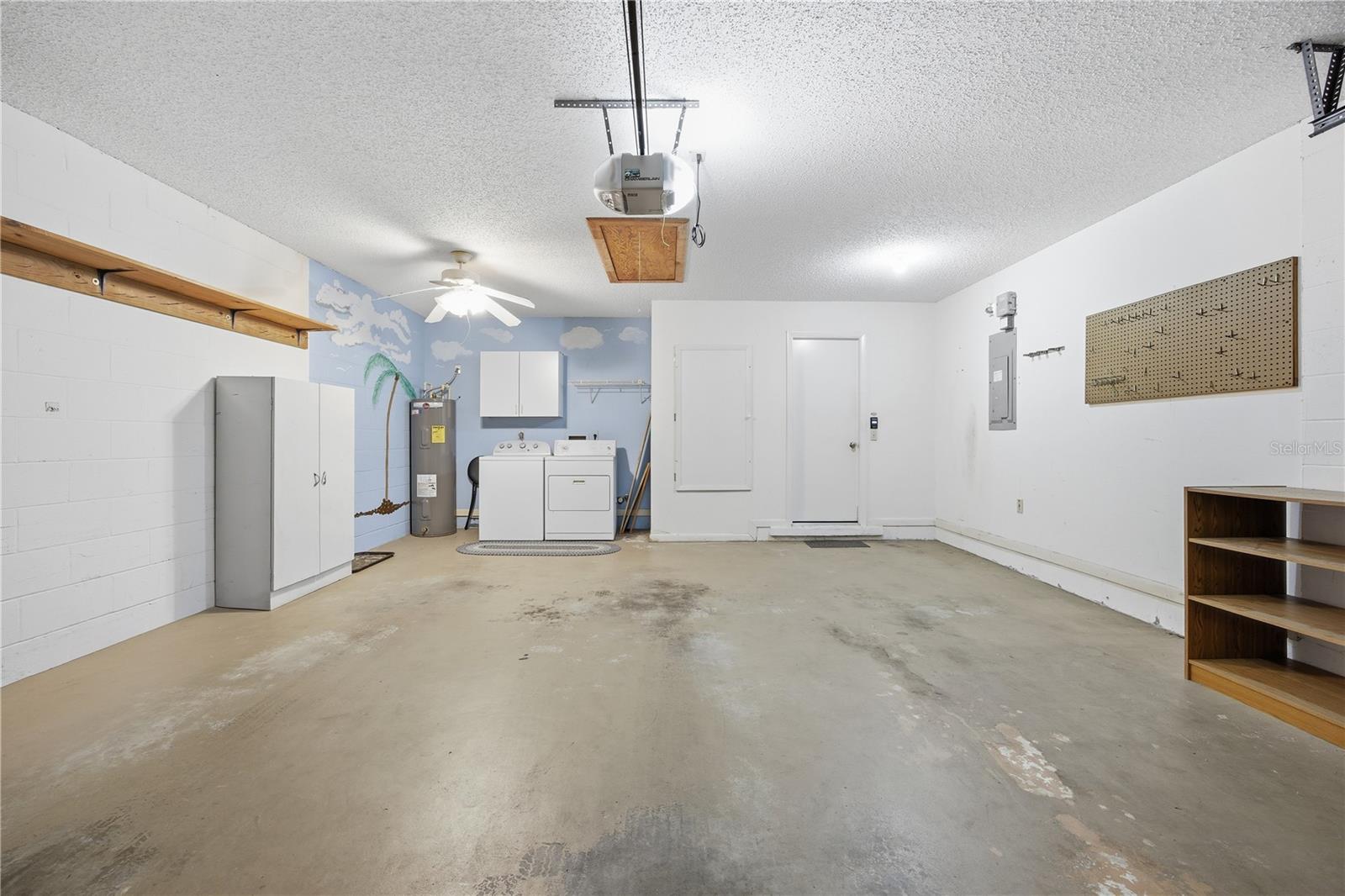 CIRCLE SQUARE WOODS - Residential