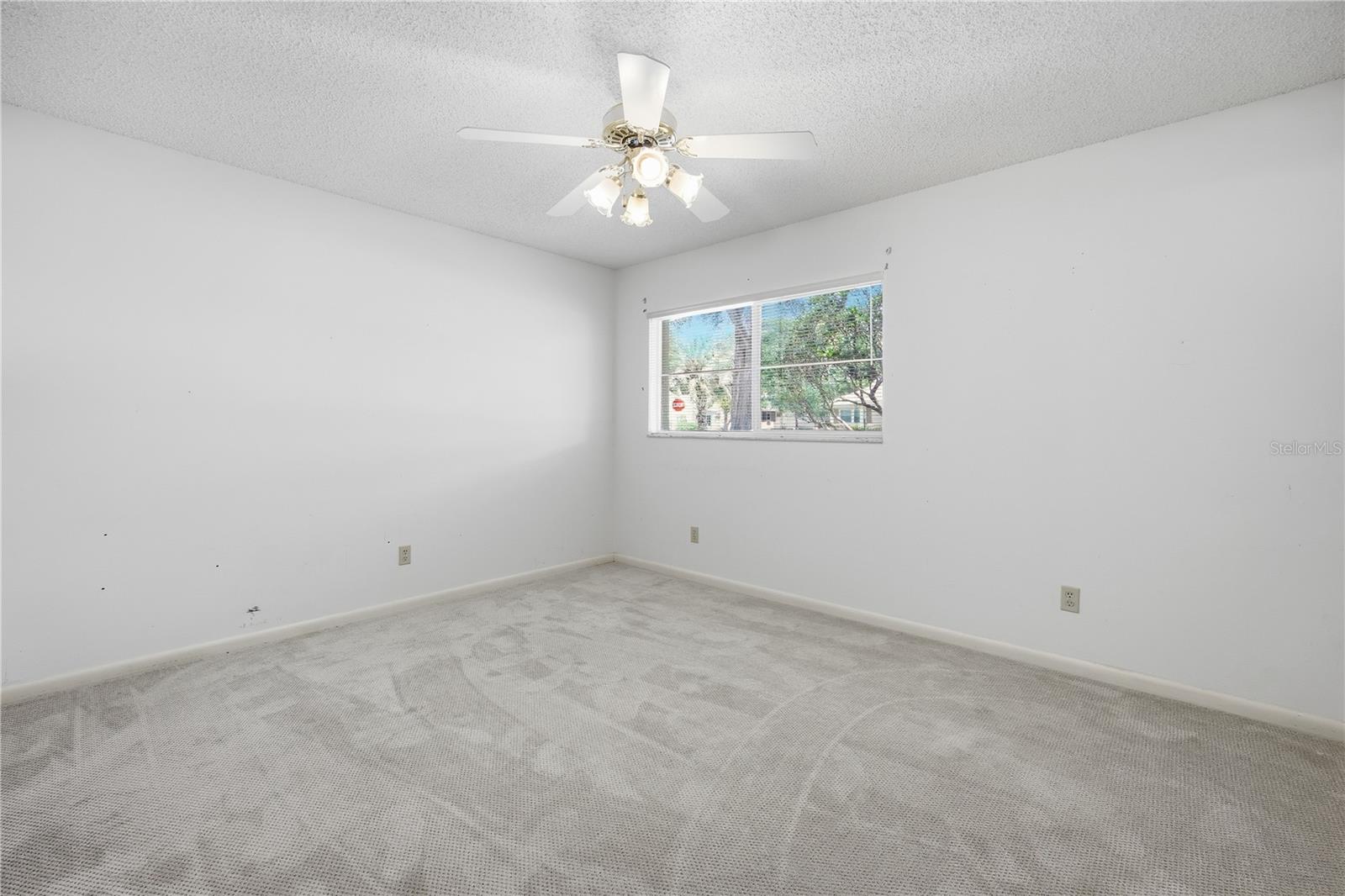 CIRCLE SQUARE WOODS - Residential