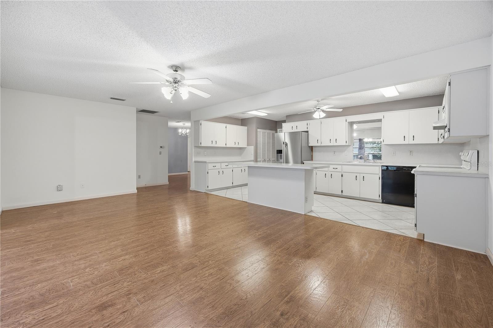 CIRCLE SQUARE WOODS - Residential