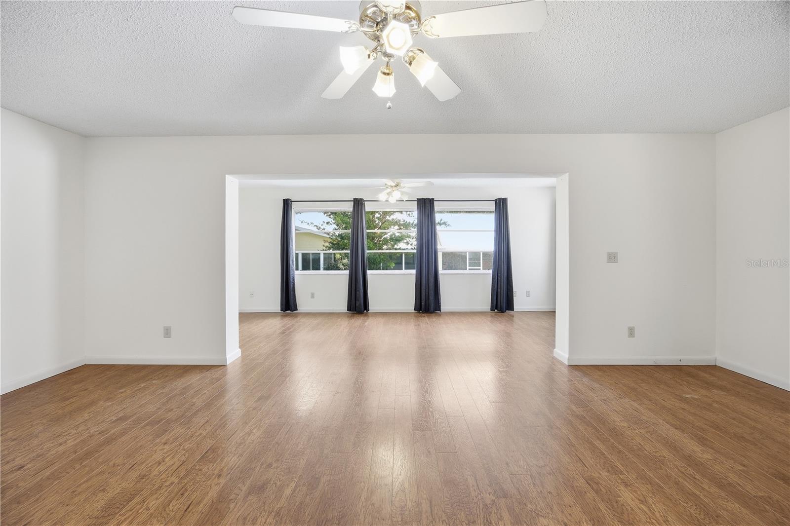 CIRCLE SQUARE WOODS - Residential