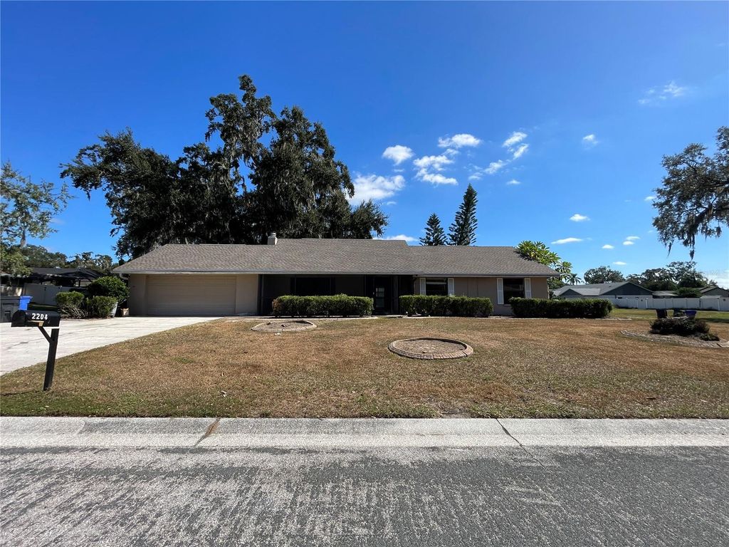 Photo of 2204 Cherokee Trail, Valrico, FL 33594 (MLS # O6356741)