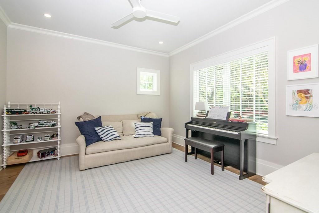 HYDE PARK WEST - Residential