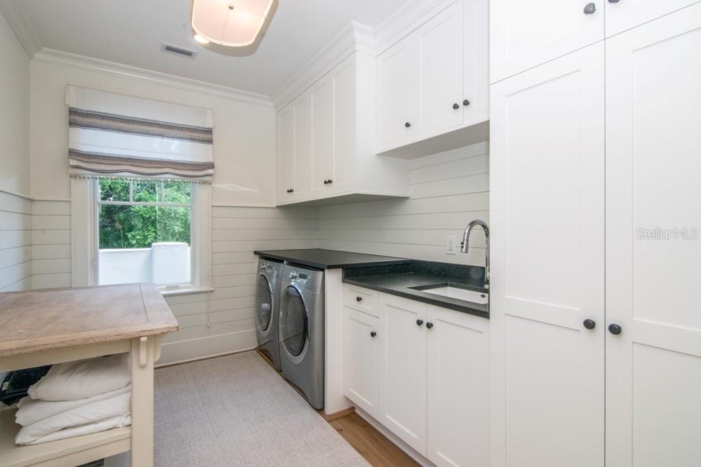 HYDE PARK WEST - Residential