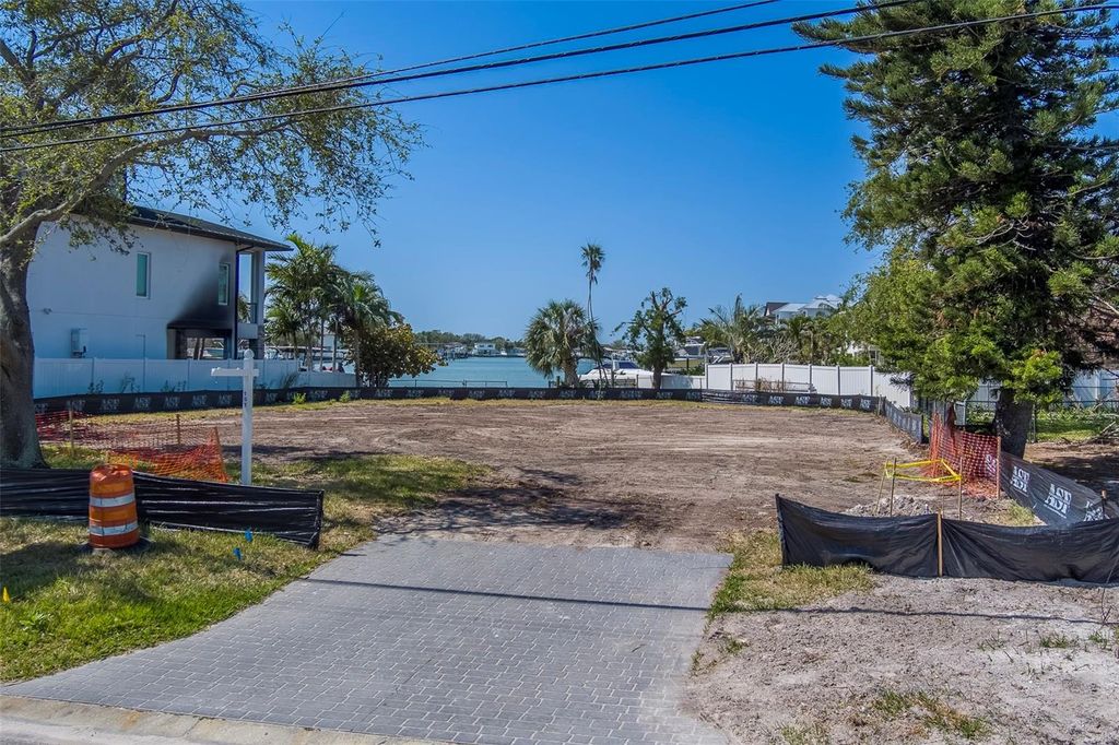 Photo of 909 Oakwood Drive, Largo, FL 33770 (MLS # TB8376301)