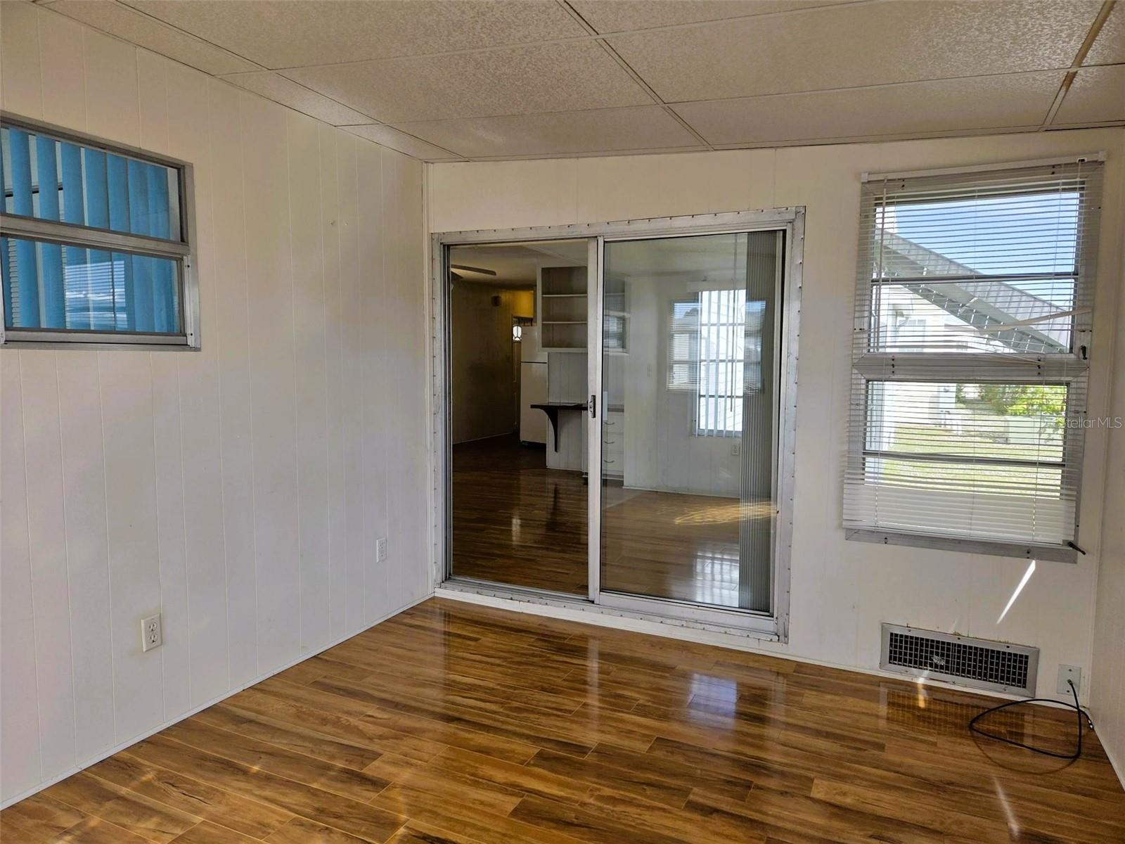 OAKWOOD MANOR - Residential