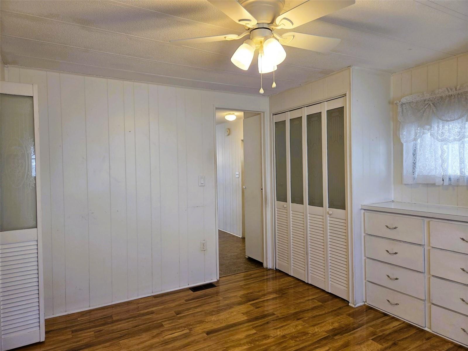 OAKWOOD MANOR - Residential