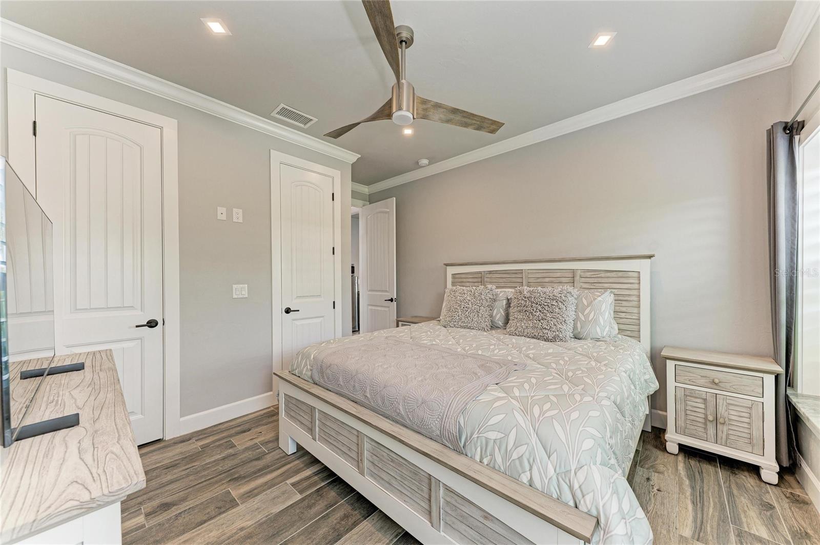 THORNTON CRK MOTORCOACH RESIDENCE - Residential