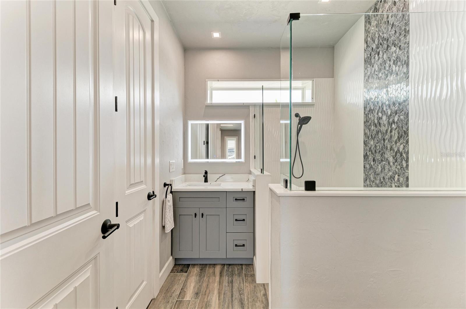 THORNTON CRK MOTORCOACH RESIDENCE - Residential