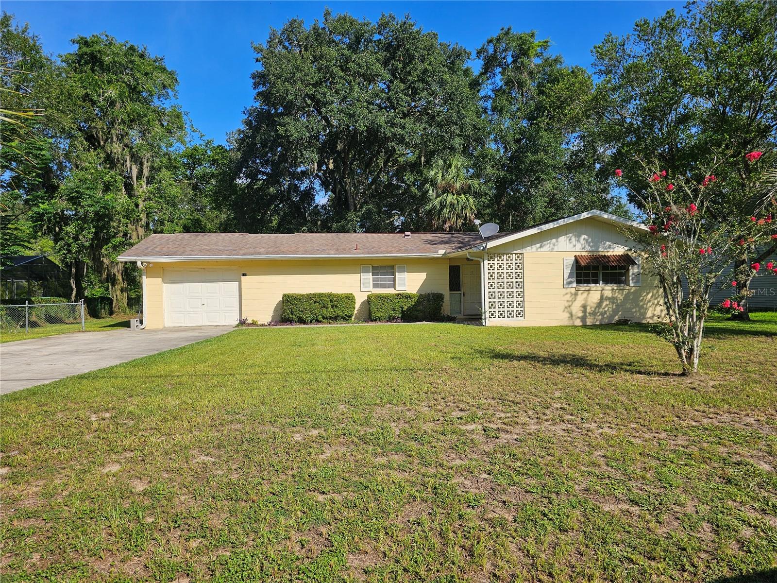 BEAUTIFUL 3/2 FAMILY HOME - SPACIOUS 3 large bedrooms (walk-in closets in master), 2 bath with single car garage, plus a Florida room and a Very large fenced backyard. appliances include... Refrigerator, Stove/oven, Dishwasher, Tile flooring throughout home. Features inside laundry in kitchen area. Close to Golf Course, Parks and Shopping. must see to appreciate. Tenant Pays all utilities, Electric, water, gas, lawn care and interior pest control. A credit and background check will be performed. All applicants over 18 that will be residing in the home must submit an application. NO PETS, NO SMOKING