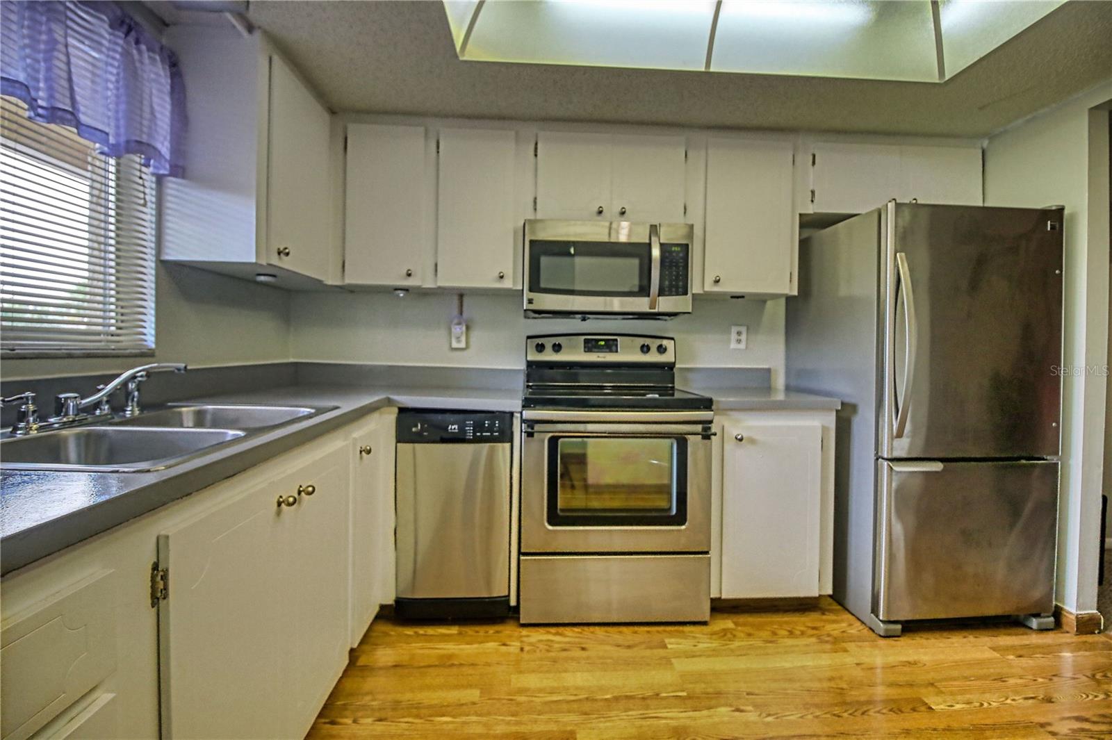 BAYSHORE ON THE LAKE APTS II SEC 3 - Residential