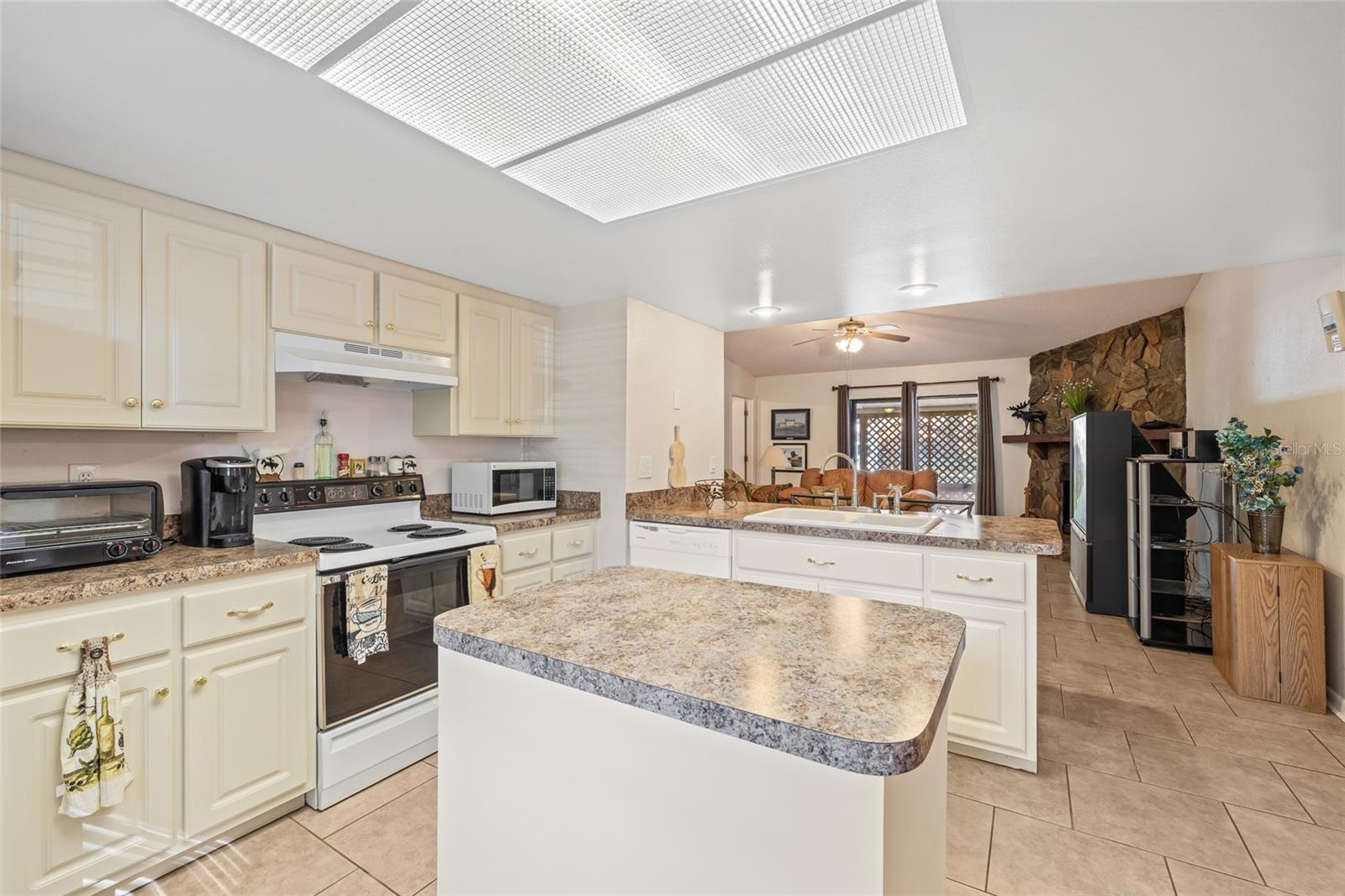 QUAIL HOLLOW PINES UNREC - Residential