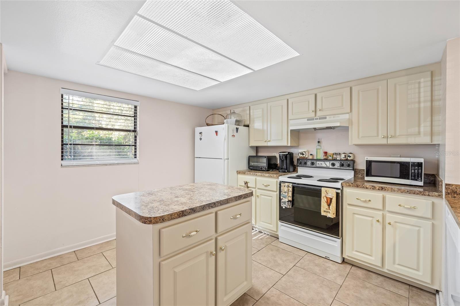 QUAIL HOLLOW PINES UNREC - Residential