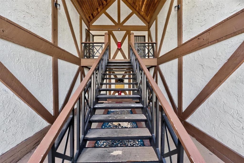 Photo of 500 Newell Hill Rd #101C, Leesburg, FL 34748 (MLS # O6353733)