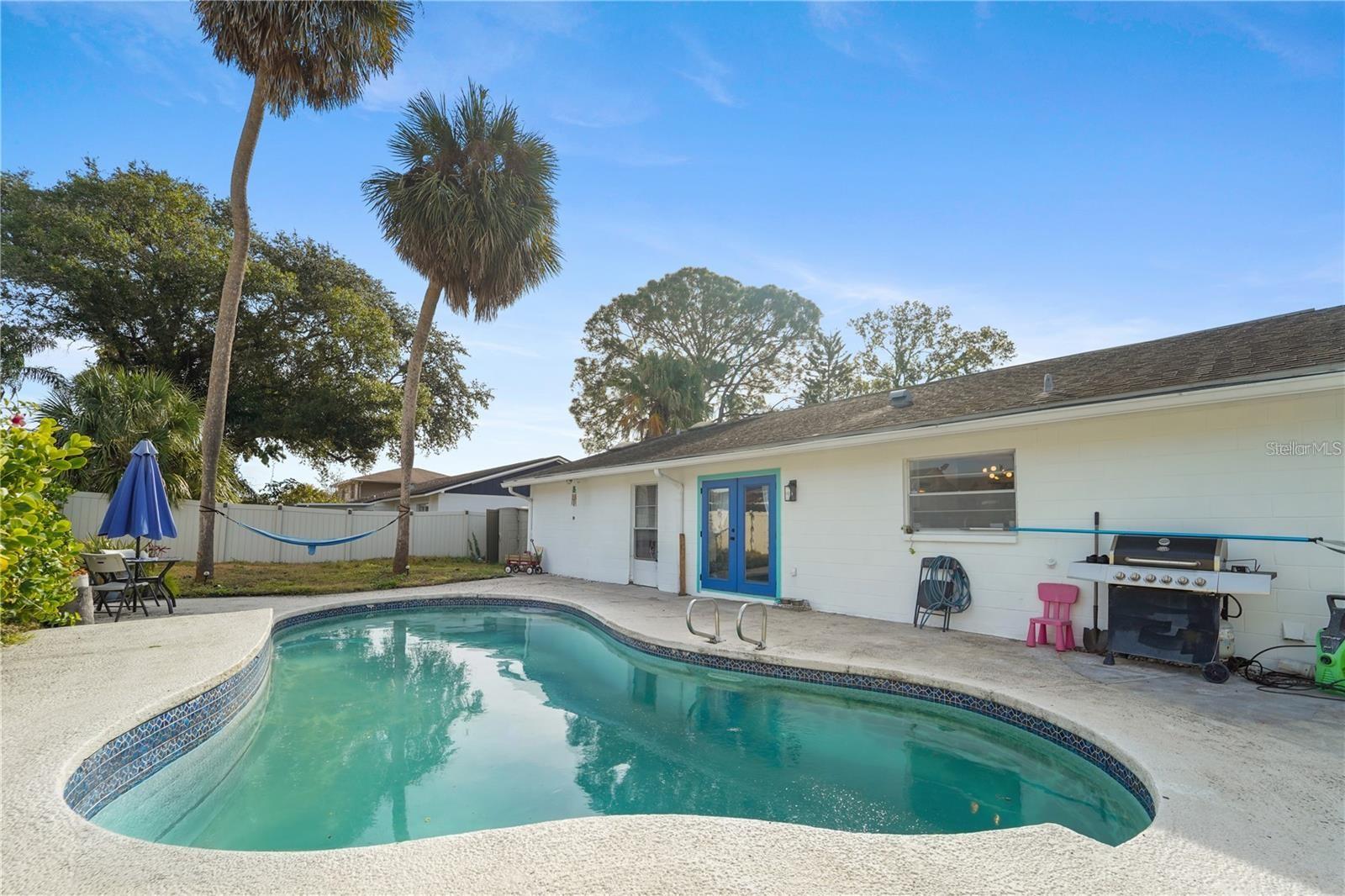 7523 BARRY ROAD