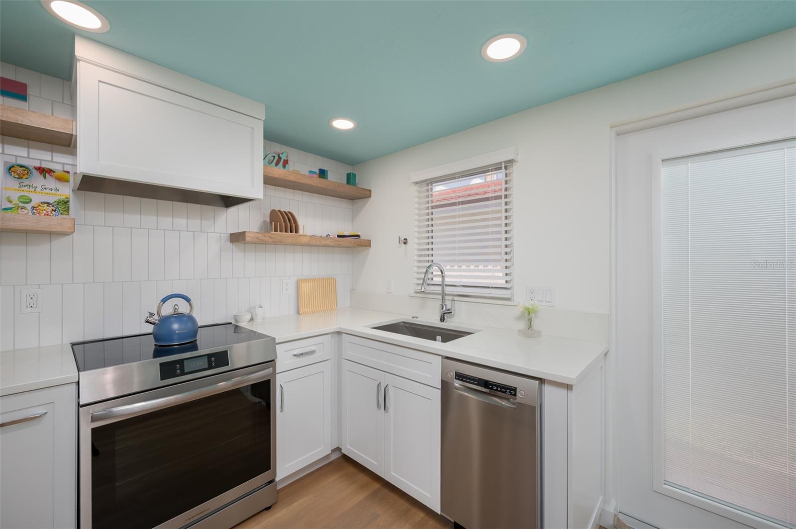 CASA BLANCA VILLAS - Residential