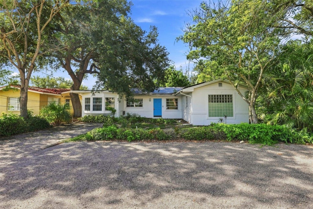 Photo of 1840 Glengary Street, Sarasota, FL 34231 (MLS # O6433310)