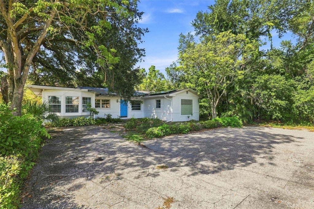 Photo of 1840 Glengary Street, Sarasota, FL 34231 (MLS # O6433310)