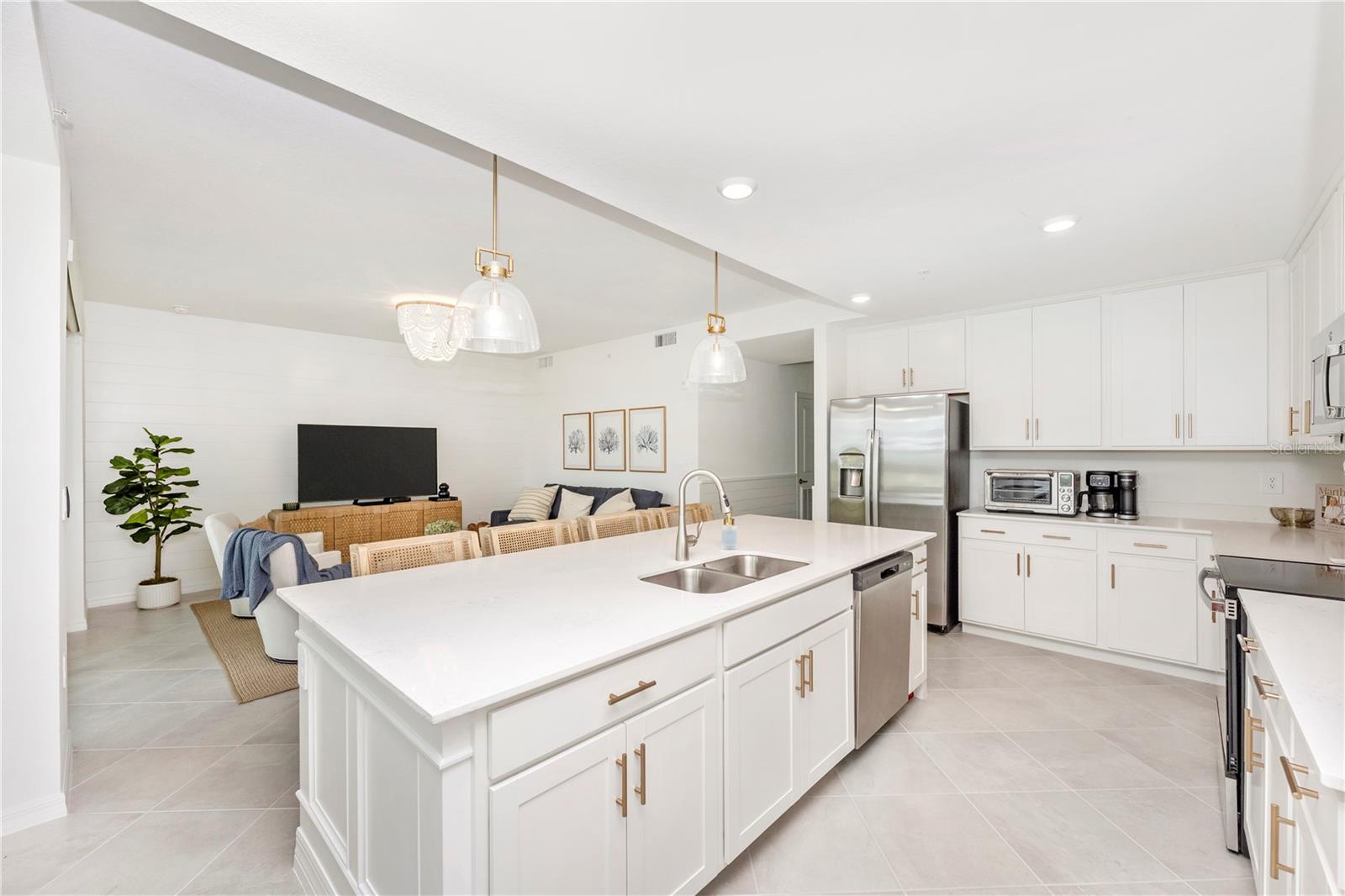 WELLEN PARK GOLF & COUNTRY CLUB - Residential Lease