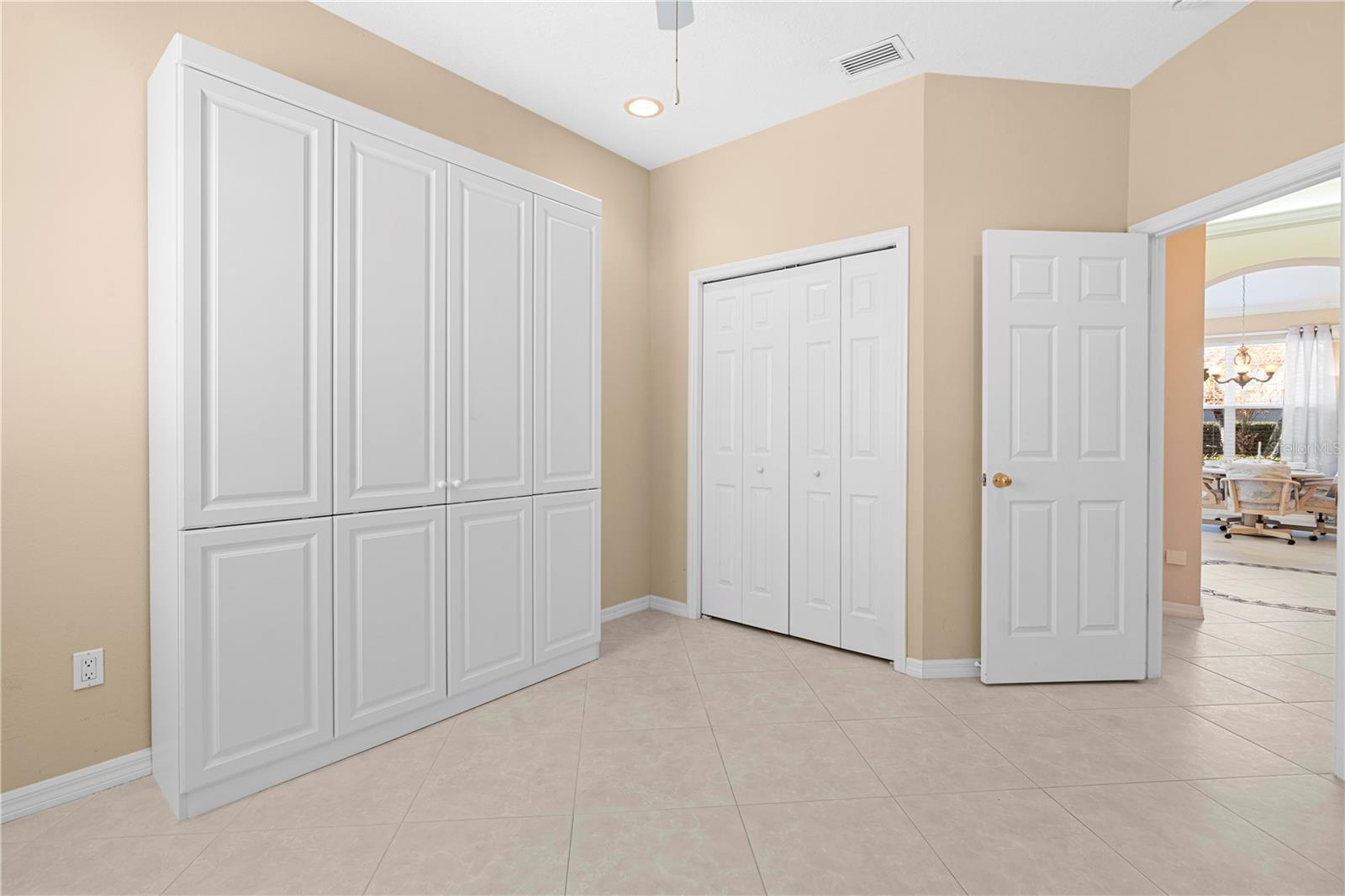 RIVER HILLS COUNTRY CLUB PARCE - Residential