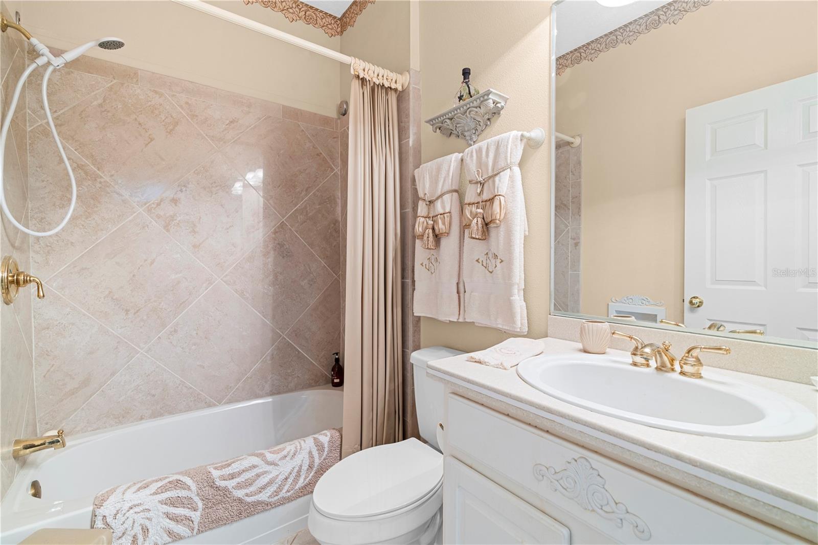 RIVER HILLS COUNTRY CLUB PARCE - Residential