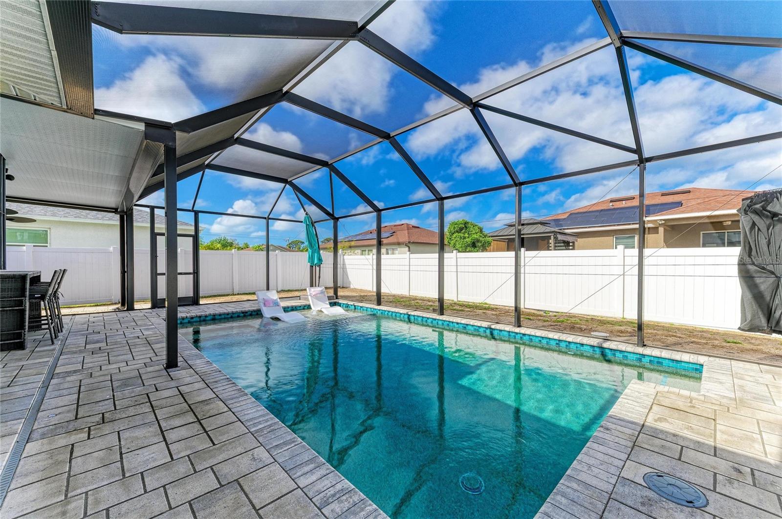 STERLING LAKE - Residential