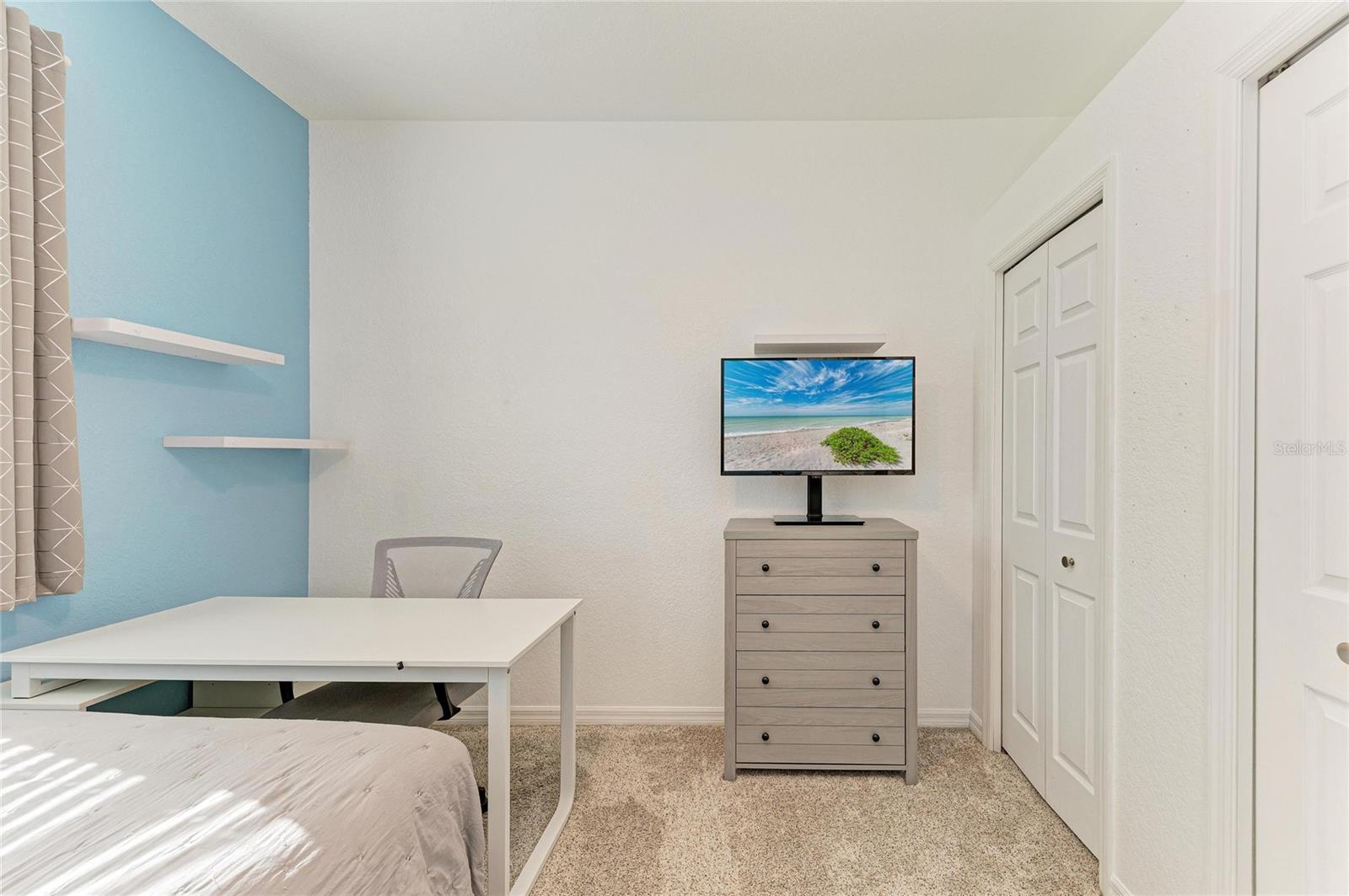 STERLING LAKE - Residential