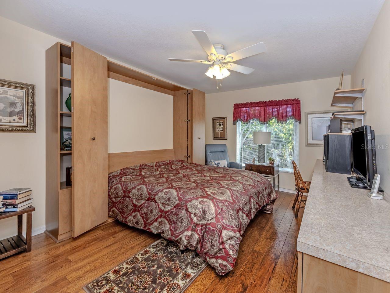 PELICAN POINTE GOLF & COUNTRY CLUB - Residential