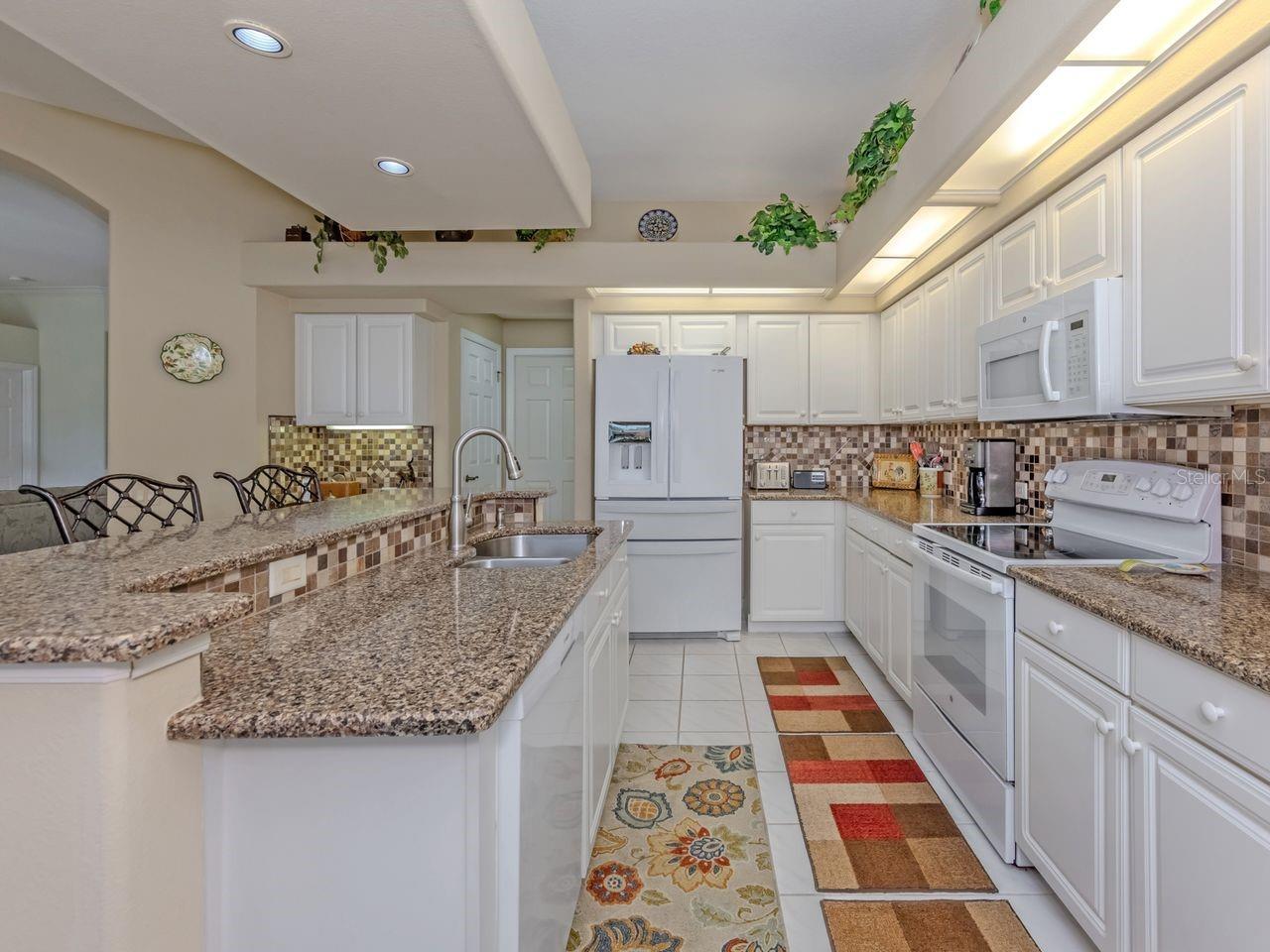 PELICAN POINTE GOLF & COUNTRY CLUB - Residential