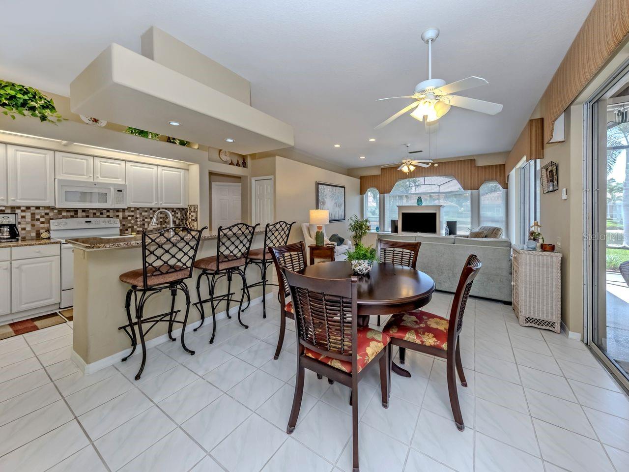 PELICAN POINTE GOLF & COUNTRY CLUB - Residential