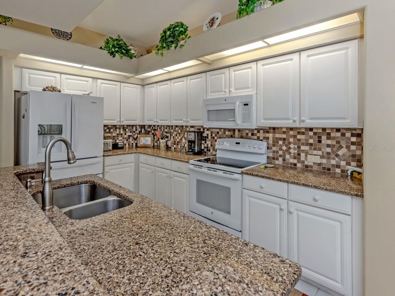 PELICAN POINTE GOLF & COUNTRY CLUB - Residential