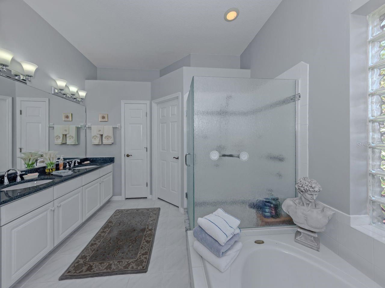 PELICAN POINTE GOLF & COUNTRY CLUB - Residential