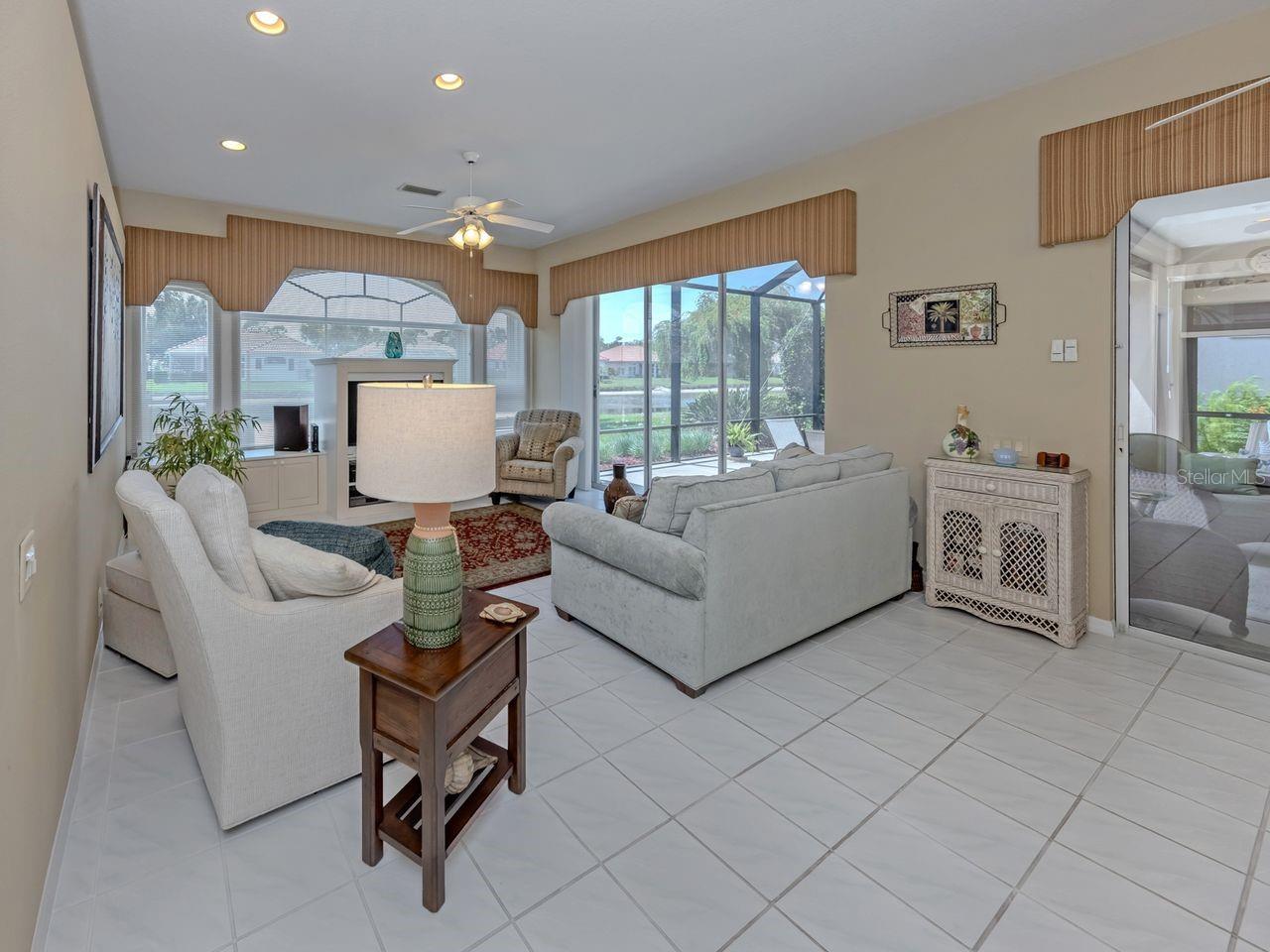 PELICAN POINTE GOLF & COUNTRY CLUB - Residential
