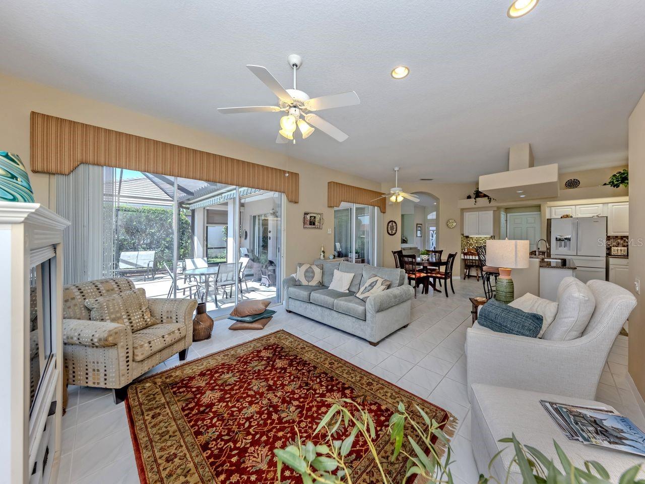 PELICAN POINTE GOLF & COUNTRY CLUB - Residential