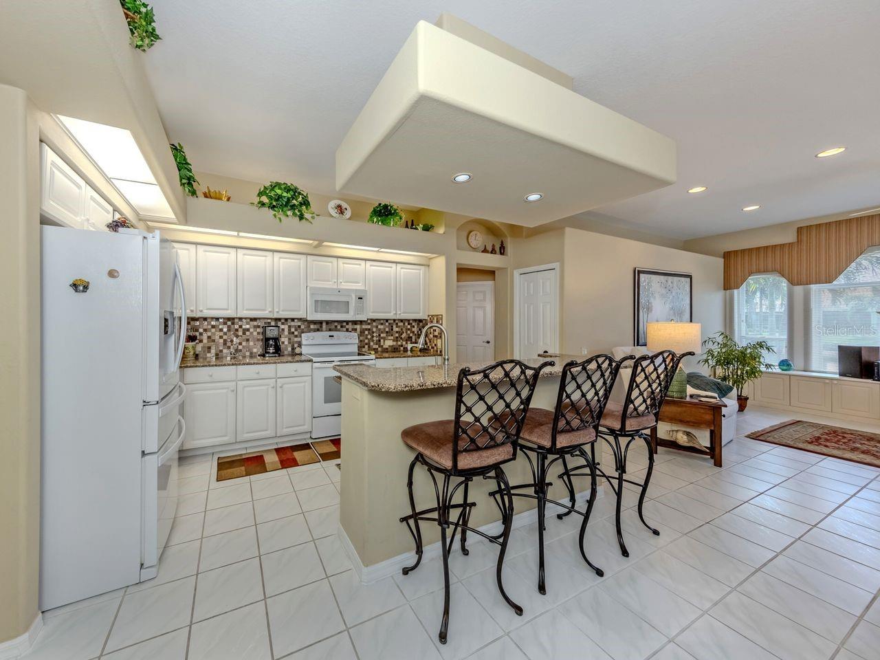 PELICAN POINTE GOLF & COUNTRY CLUB - Residential