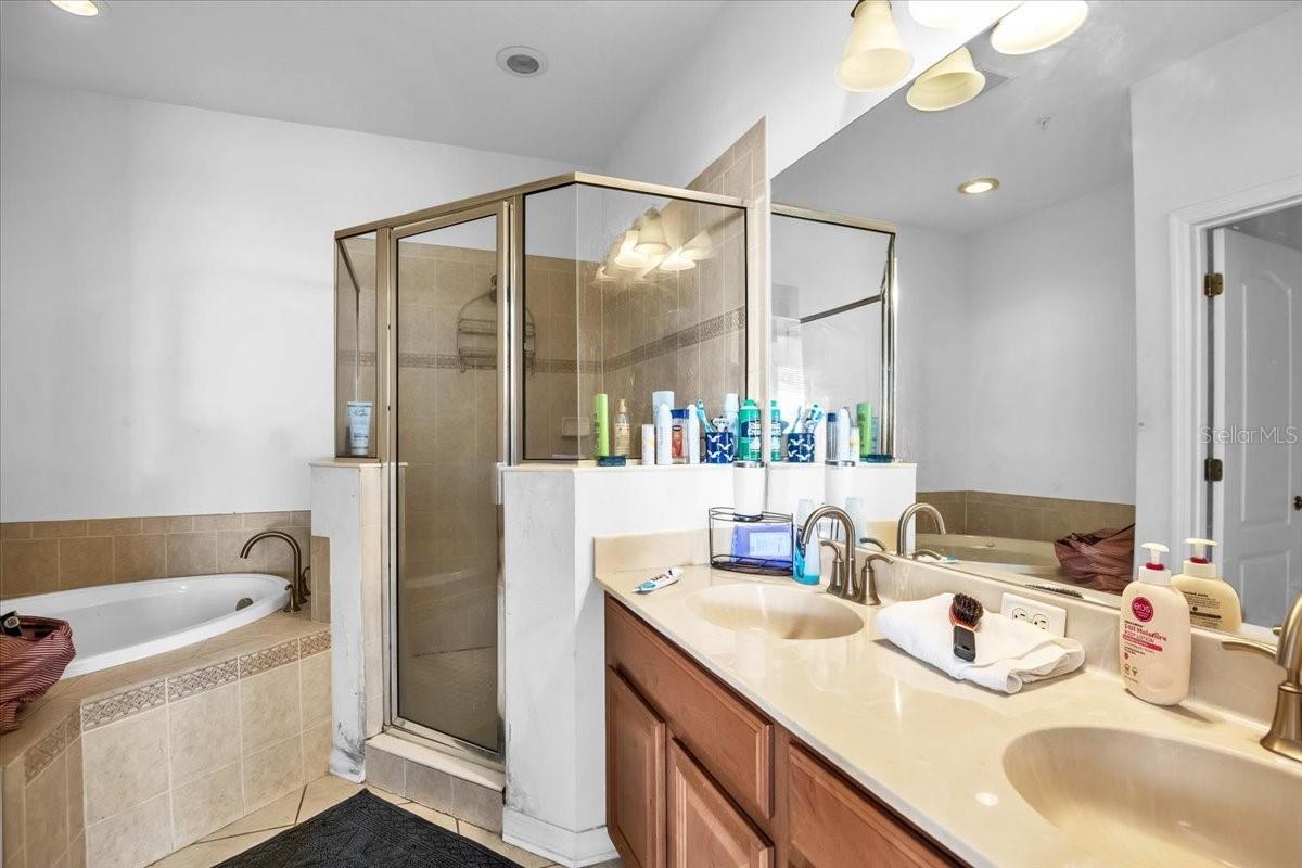 BRADFORD MANOR TWNHMS - Residential