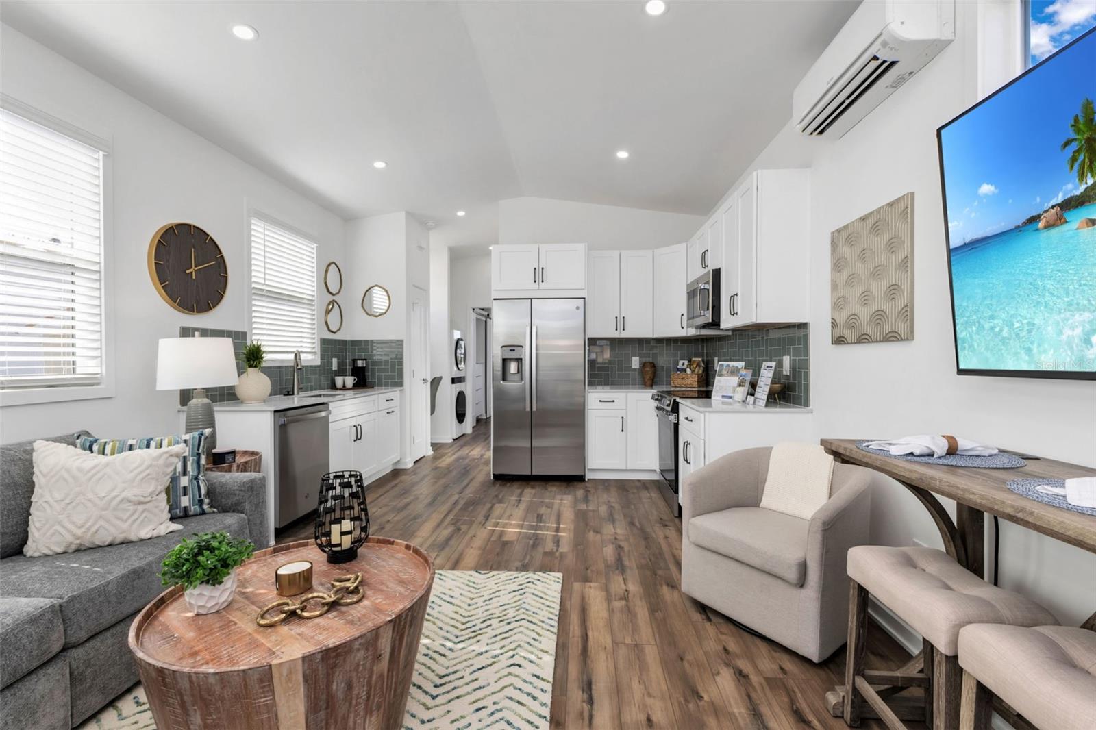 SOLANA COTTAGE RESORT - Residential