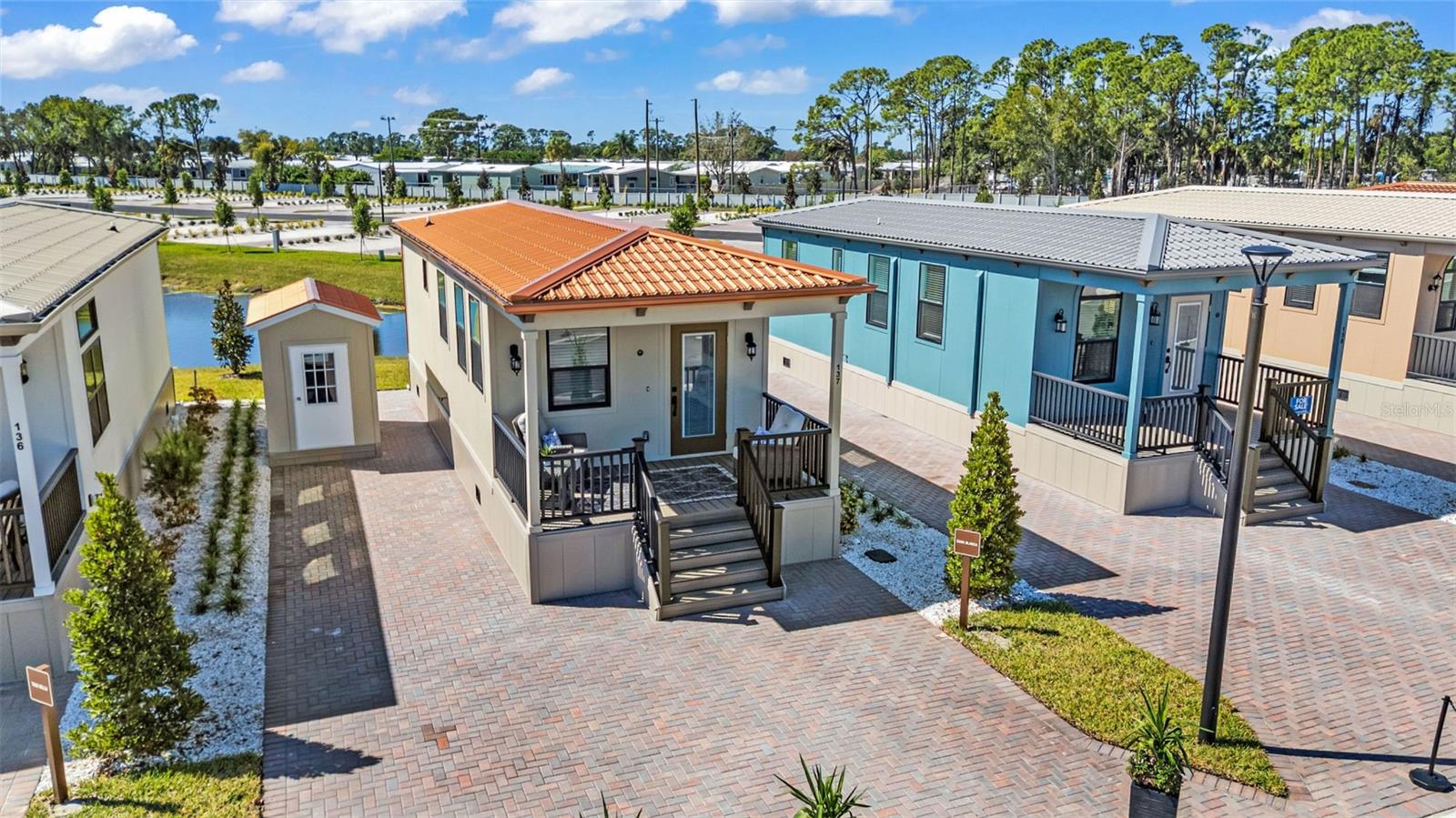 SOLANA COTTAGE RESORT - Residential