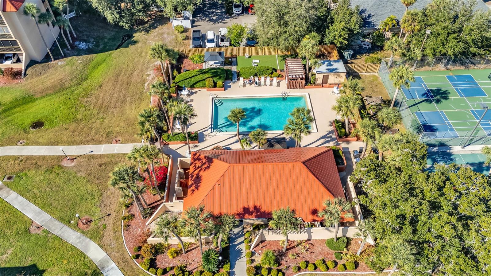 PROMENADES WEST - Residential