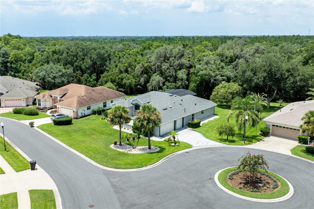 Photo of 5121 Aurora Drive, Leesburg, FL 34748 (MLS # G5115396)