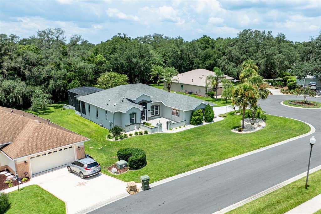Photo of 5121 Aurora Drive, Leesburg, FL 34748 (MLS # G5115396)