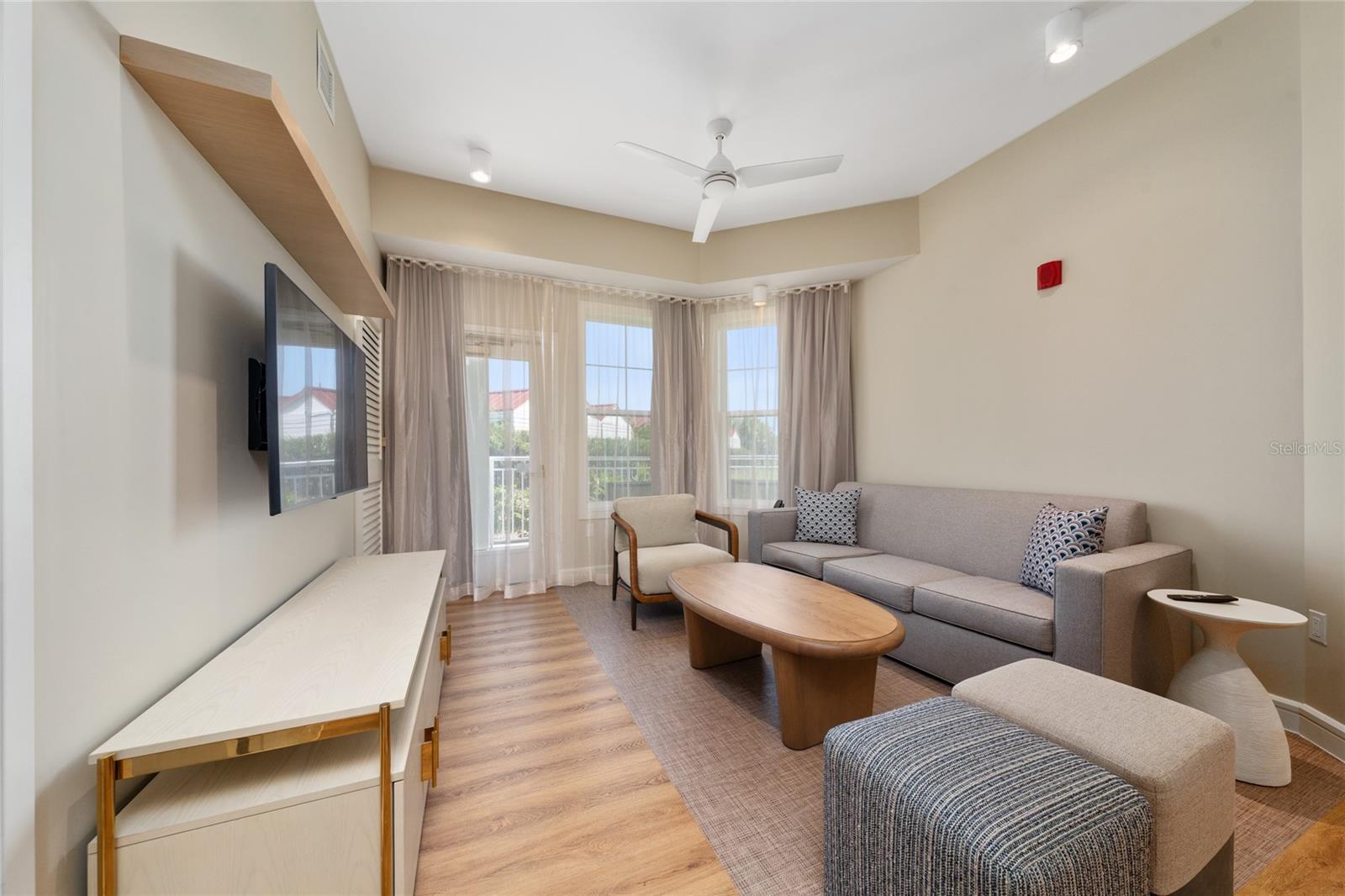 SUNSET WALK HOTEL CONDO PH 2-5 - Residential