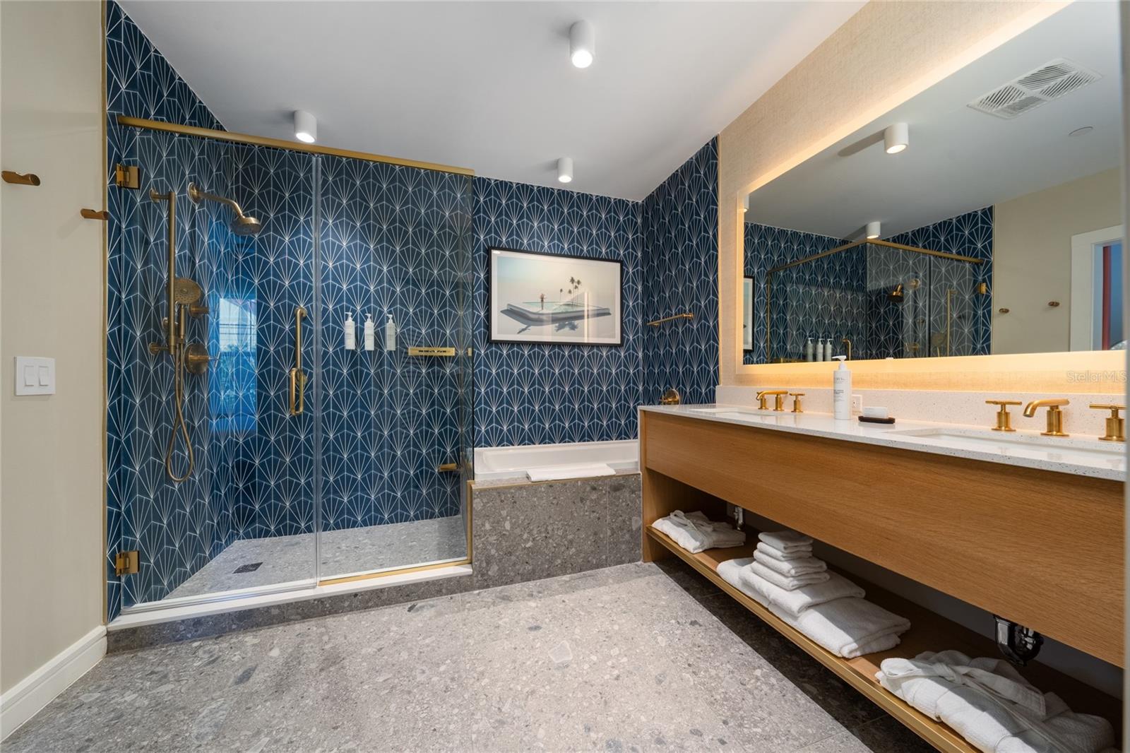 SUNSET WALK HOTEL CONDO PH 2-5 - Residential