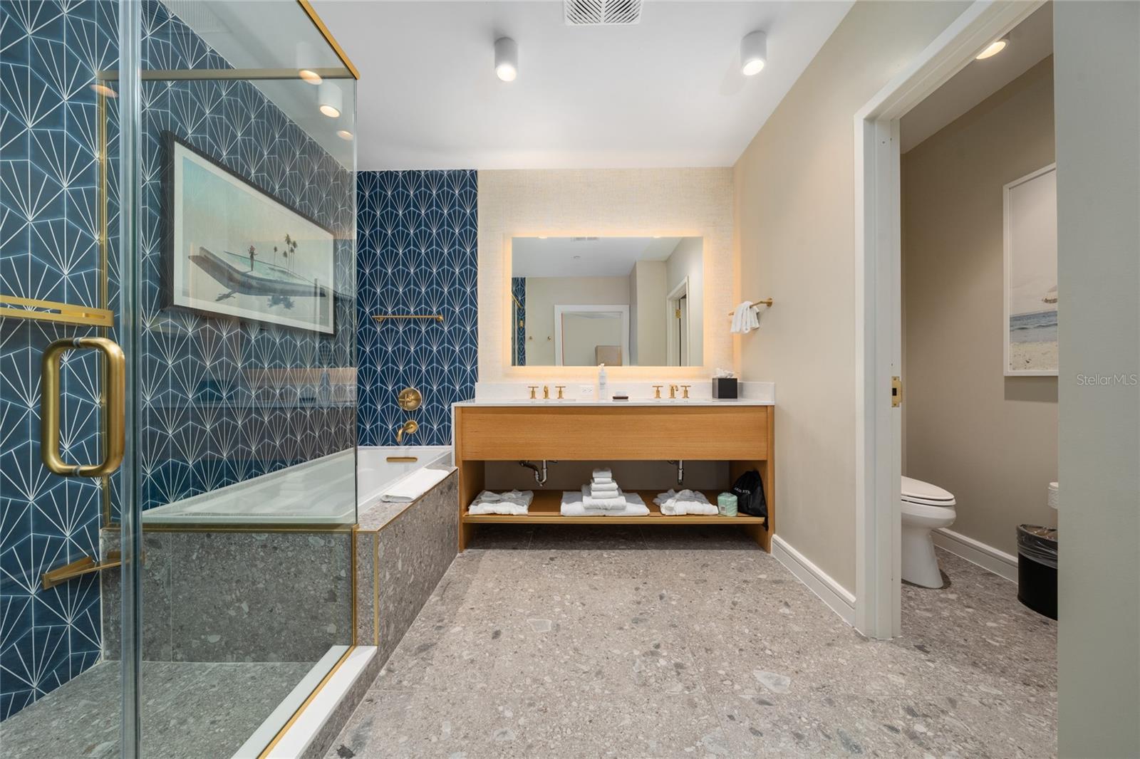 SUNSET WALK HOTEL CONDO PH 2-5 - Residential