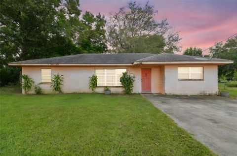 Photo of 918 Crenshaw Lake Road, Lutz, FL 33548 (MLS # TB8429388)